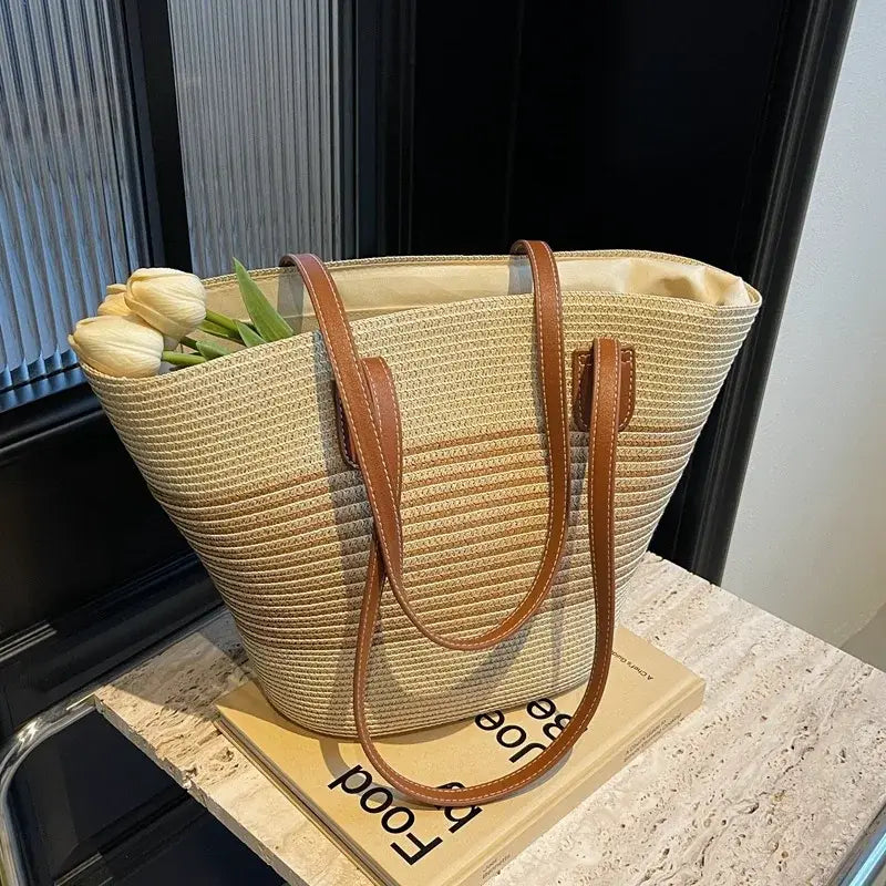 grand panier de plage en paille