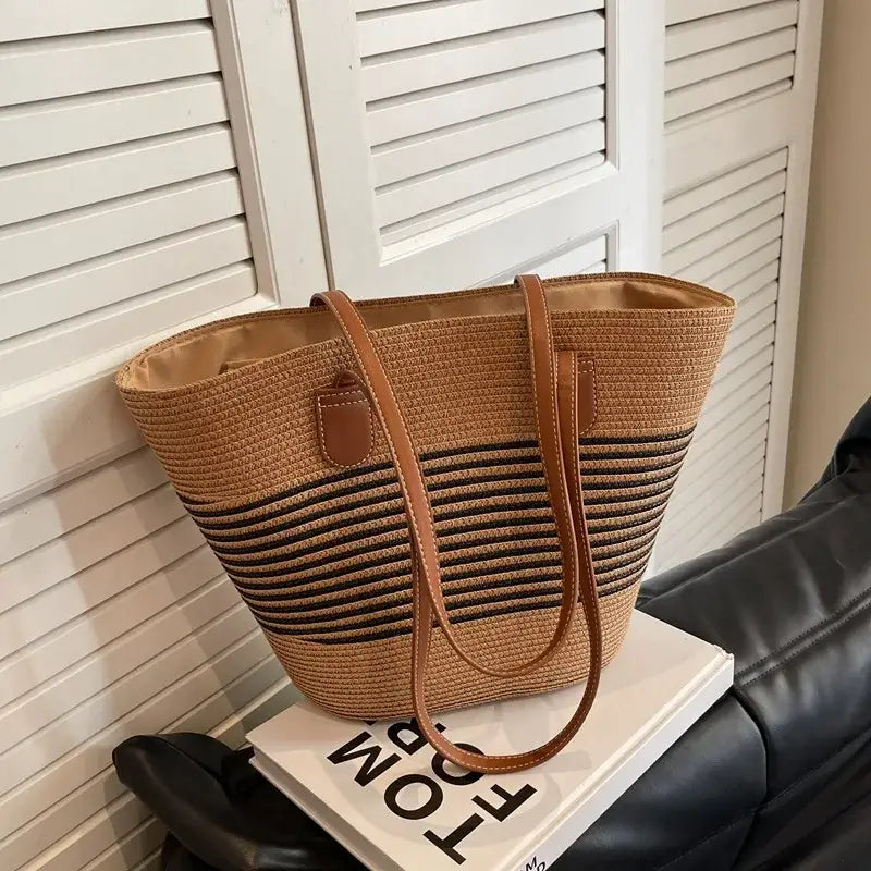 panier en paille marron